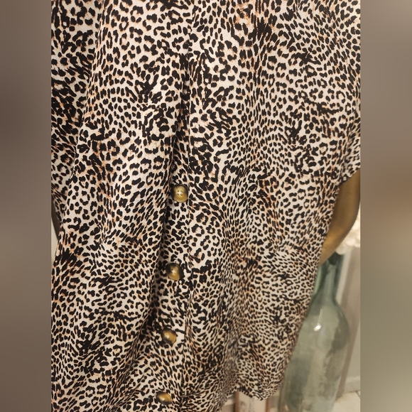 Worthington Leopard Blouse V Neck Short Sleeve Button Up Back - Picture 6 of 8